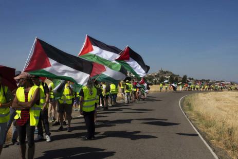 Decenas de personas marchan contra el festival Sizigia por su vínculo con el colonialismo israelí y su impacto ambiental Decenas de personas marchan contra el festival Sizigia por su vínculo con el colonialismo israelí y su impacto ambiental