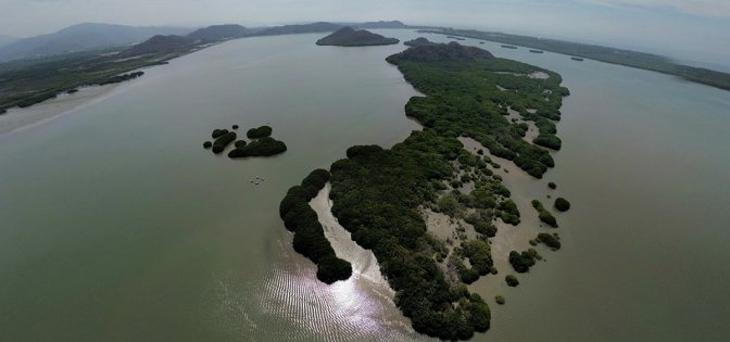 Panoramica-de-las-islas-cocodrilo-protegidas-por-ordenamiento-ecologico-como-parques-naturales-y-donde-se-planeaba-hacer-las-plataformas-portuarias.jpg