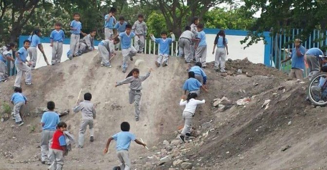Escuela Alpuyeca - Morelos - México - Basurero