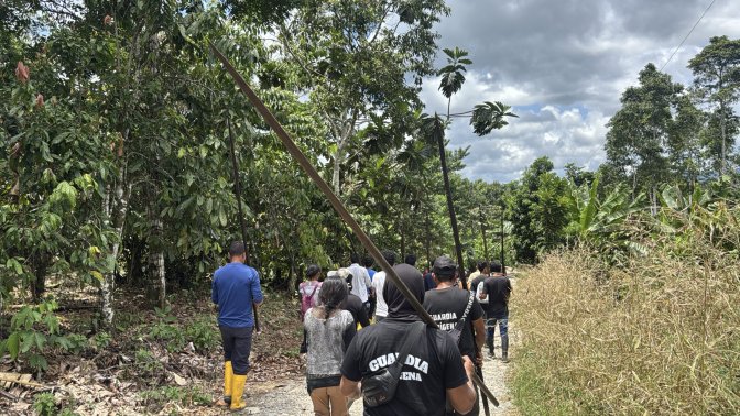 La Guardia Indígena y miembros de Tzawata-Ila-Chukapi durante el recorrido. Foto: Cortesía Viviana Calapucha