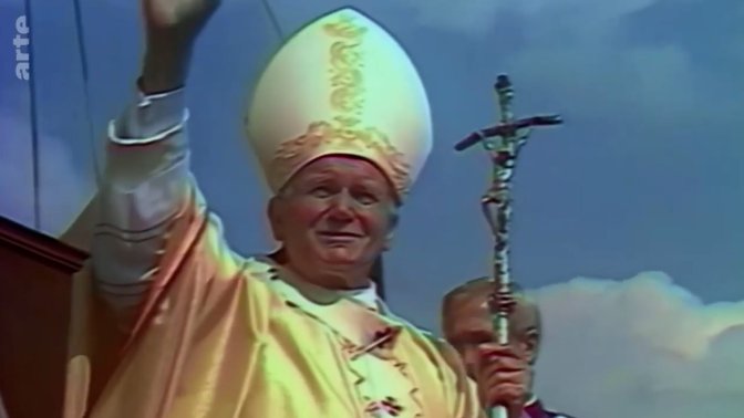 TV-UNAM-DETRA╠uS-DE-LAS-ESCEBAS-DE-LA-HISTORIA-JUAN-PABLO-II-scaled.jpg