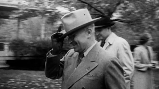 TV-UNAM-DETRA╠uS-DE-LAS-ESCEBAS-DE-LA-HISTORIA-LA-GUERRA-FRI╠uA-scaled.jpg