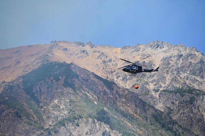 Incendios en Chubut, helicóptero