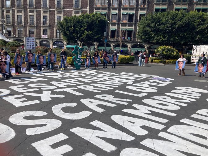 Accion-en-el-Zocalo-por-los-16-anos-de-la-desaparicion-de-Oscar-Antonio-Lopez-Enamorado-scaled.jpeg