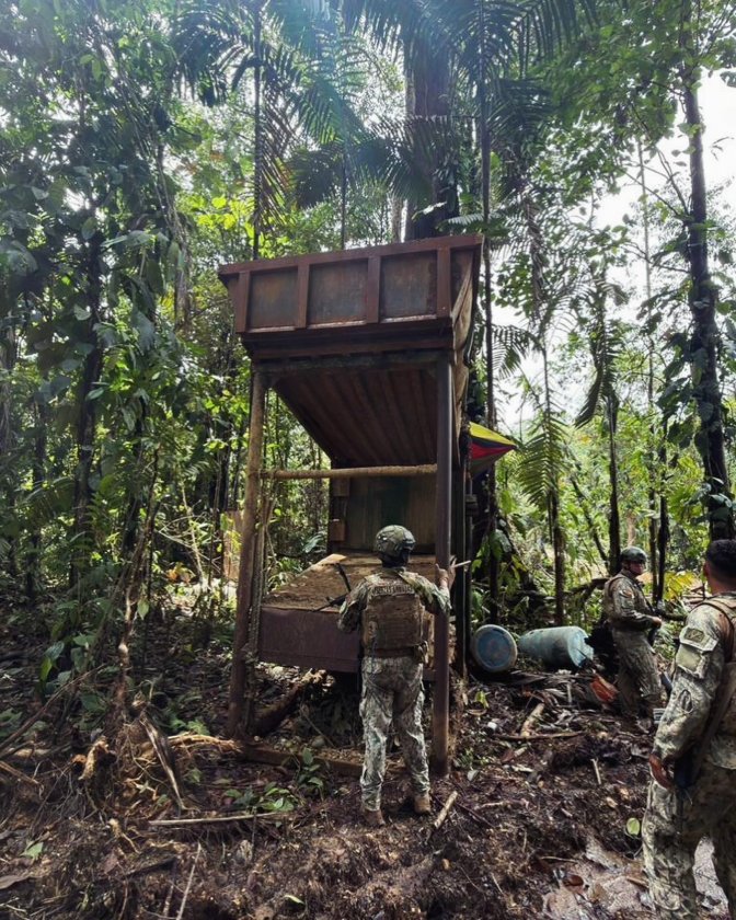 Una clasificadora de oro hallada en territorio chachi. Foto: Cortesía Armada del Ecuador